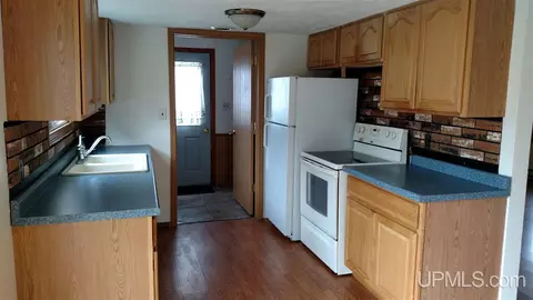 650 Greenwood, Ishpeming, MI 49849 photo 5