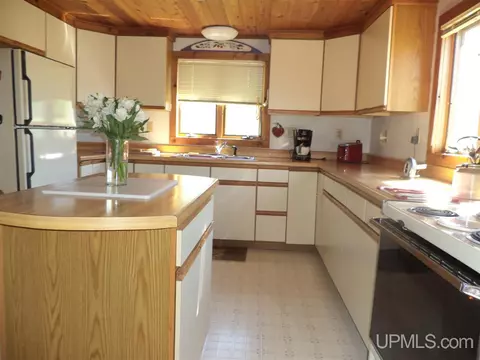 8818 Eagle Hbr, Mohawk, MI 49950 photo 7