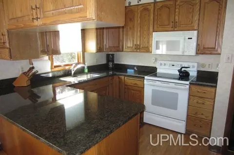 225 S Pansy, Ishpeming, MI 49849 photo 8
