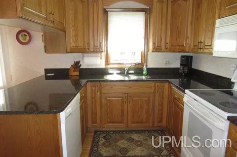 225 S Pansy, Ishpeming, MI 49849 photo 7