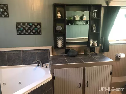 624 Iron, Ishpeming, MI 49849 photo 21