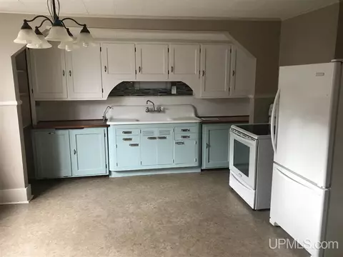 623 Wabash, Ishpeming, MI 49849 photo 3