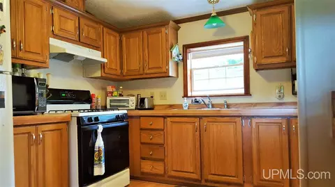 w7185 Johns Road, Niagara, WI 54151 photo 6
