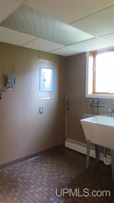 301 S 26th, Escanaba, MI 49829 photo 4