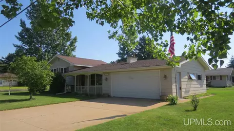 301 S 26th, Escanaba, MI 49829 photo 1