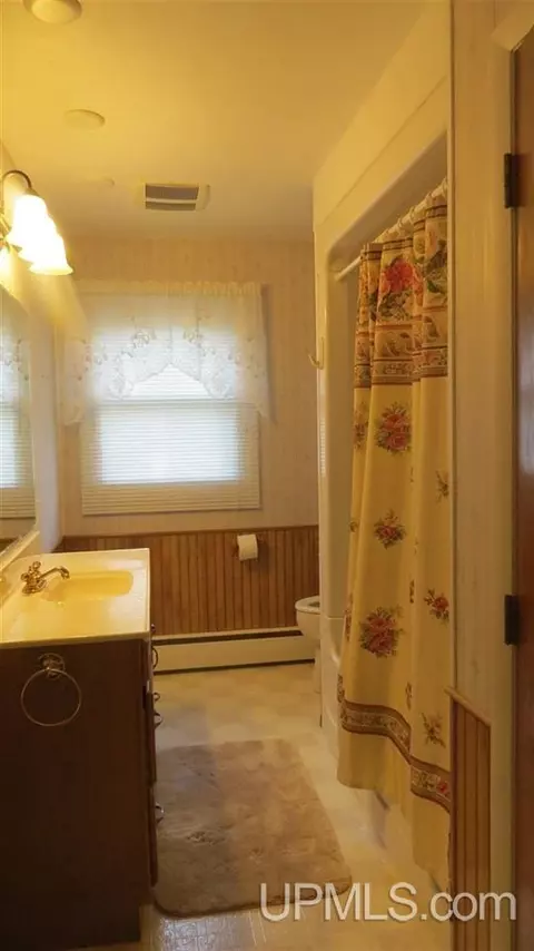 301 S 26th, Escanaba, MI 49829 photo 9