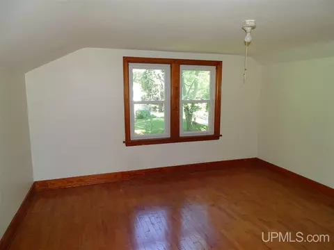 712 E H, Iron Mountain, MI 49801 photo 9
