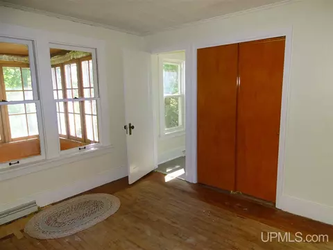 712 E H, Iron Mountain, MI 49801 photo 2