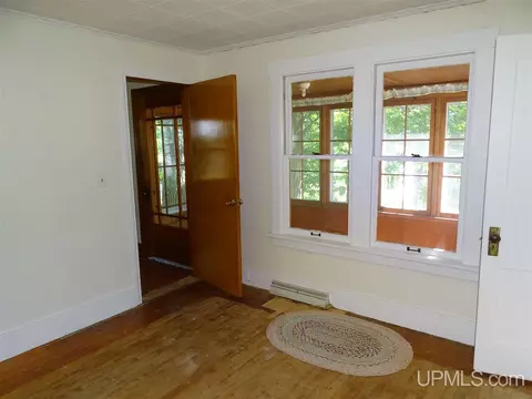 712 E H, Iron Mountain, MI 49801 photo 3