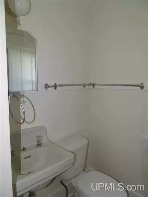 712 E H, Iron Mountain, MI 49801 photo 8