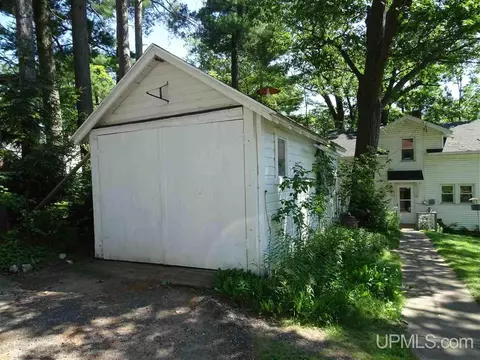 712 E H, Iron Mountain, MI 49801 photo 13