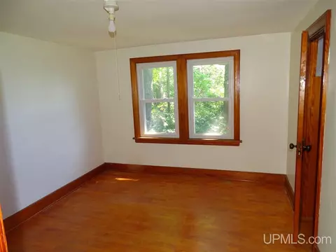 712 E H, Iron Mountain, MI 49801 photo 11