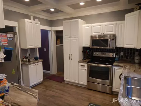 624 S 16th, Escanaba, MI 49829 photo 4
