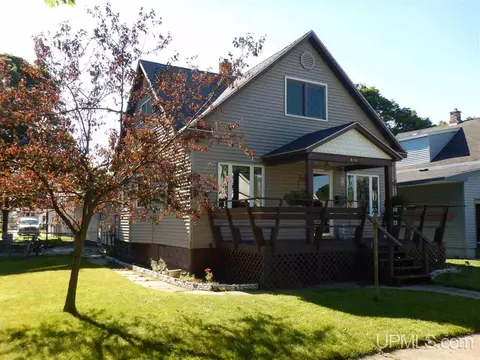 624 S 16th, Escanaba, MI 49829 photo 1