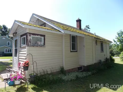 120 E Kingsford, L'anse, MI 49946 photo 5