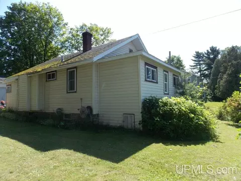120 E Kingsford, L'anse, MI 49946 photo 4
