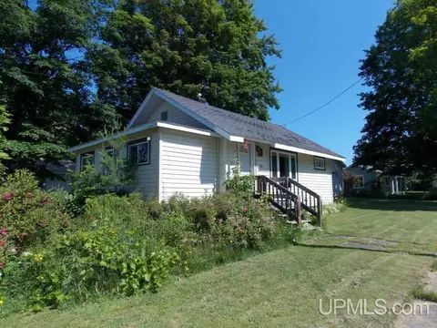 120 E Kingsford, L'anse, MI 49946 photo 3
