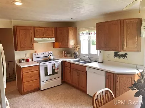851 Wabash, Ishpeming, MI 49849 photo 7