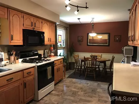 723 N 5th, L'anse, MI 49946 photo 2