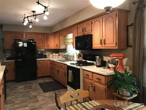 723 N 5th, L'anse, MI 49946 photo 3