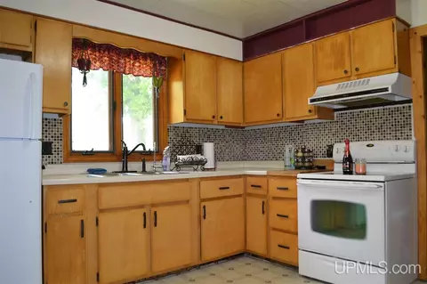 1845 Southwood, Ishpeming, MI 49849 photo 6
