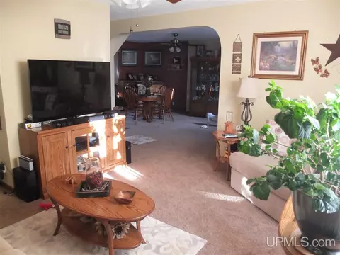 809 S 4th, Escanaba, MI 49829 photo 2