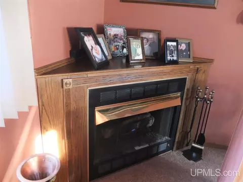 809 S 4th, Escanaba, MI 49829 photo 6