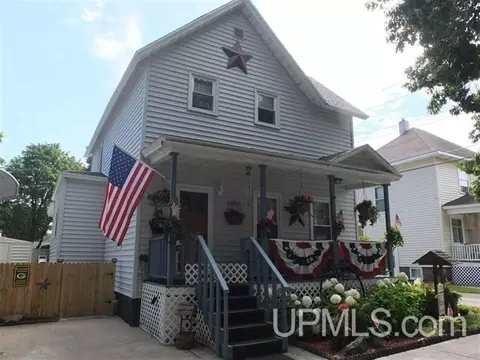 809 S 4th, Escanaba, MI 49829 photo 1