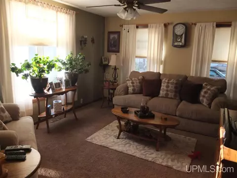 809 S 4th, Escanaba, MI 49829 photo 4