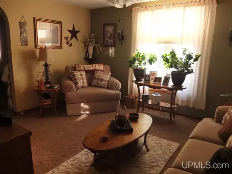 809 S 4th, Escanaba, MI 49829 photo 5
