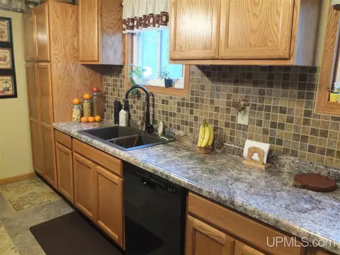809 S 4th, Escanaba, MI 49829 photo 9