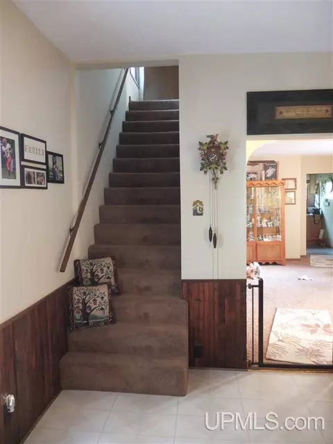 809 S 4th, Escanaba, MI 49829 photo 11