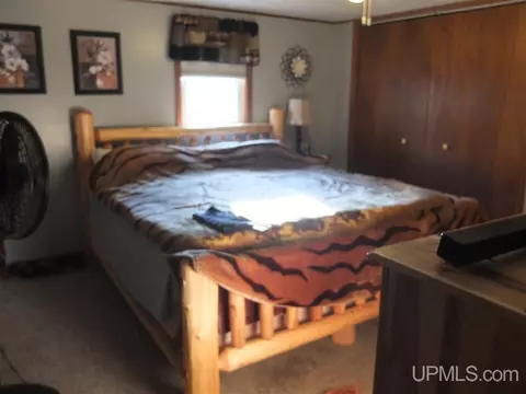 809 S 4th, Escanaba, MI 49829 photo 12