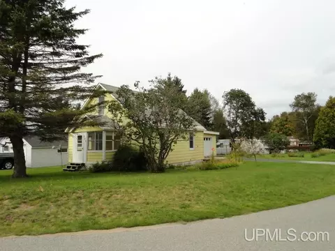 807 E Prospect, Munising, MI 49862 photo 2