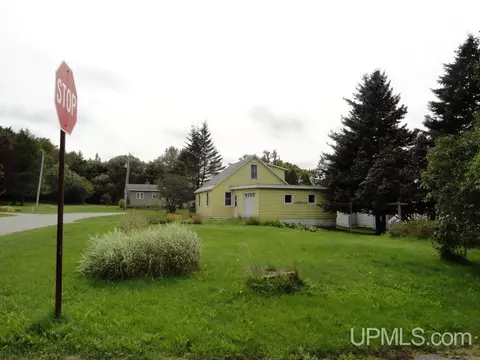807 E Prospect, Munising, MI 49862 photo 4