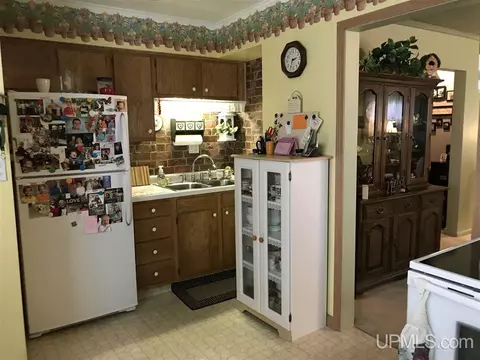 1111 Stephenson, Escanaba, MI 49829 photo 3