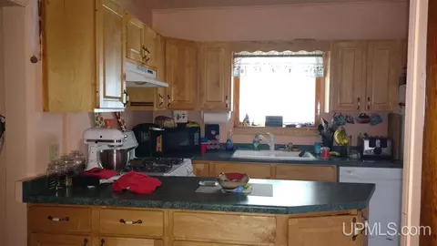523 N Third, L'anse, MI 49946 photo 6