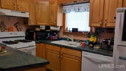 523 N Third, L'anse, MI 49946 photo 8