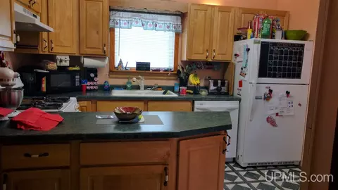 523 N Third, L'anse, MI 49946 photo 7