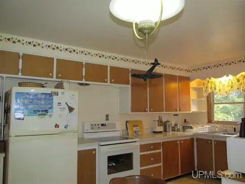 5331 18th, Escanaba, MI 49829 photo 2