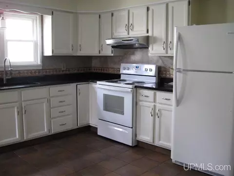 412 S 17th, Escanaba, MI 49829 photo 2