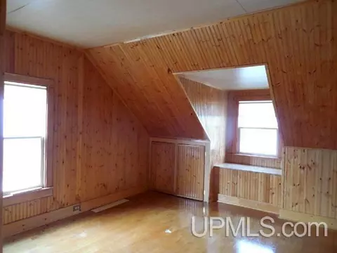 1107 S 10th, Escanaba, MI 49829 photo 6