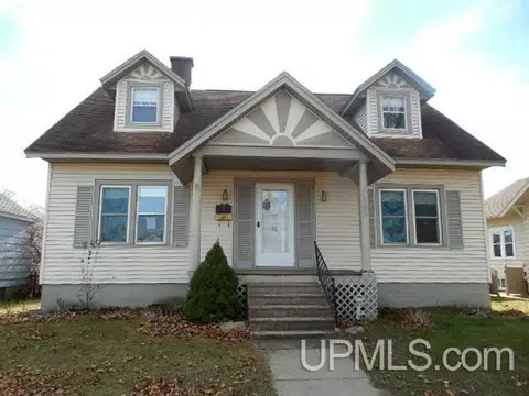 1107 S 10th, Escanaba, MI 49829 photo 1