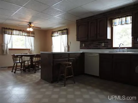 3906 W Morgan, Loretto, MI 49852 photo 5
