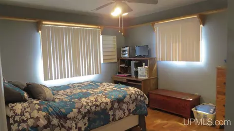 705 S 31st, Escanaba, MI 49829 photo 9