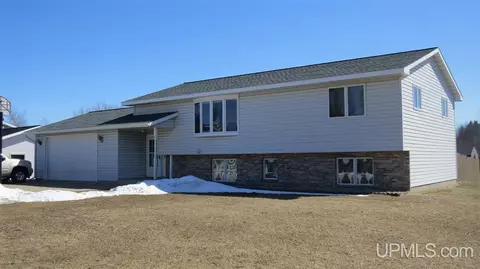 705 S 31st, Escanaba, MI 49829 photo 1