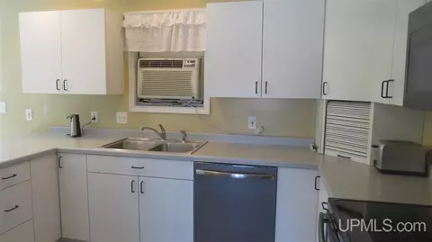 705 S 31st, Escanaba, MI 49829 photo 5