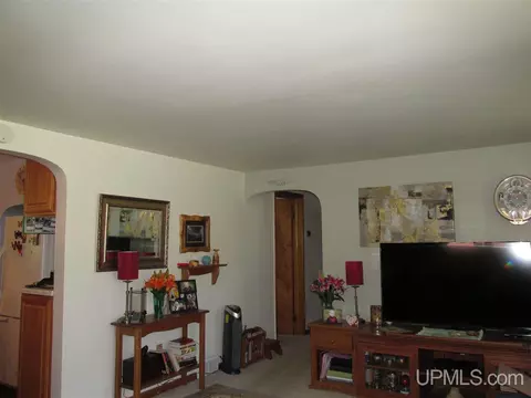 6708 M, Escanaba, MI 49829 photo 5