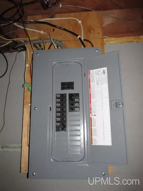 6708 M, Escanaba, MI 49829 photo 12