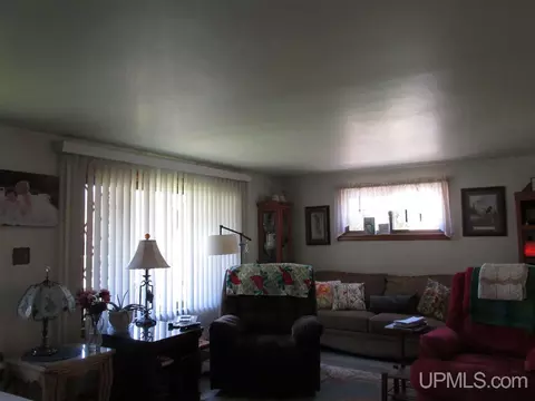 6708 M, Escanaba, MI 49829 photo 4